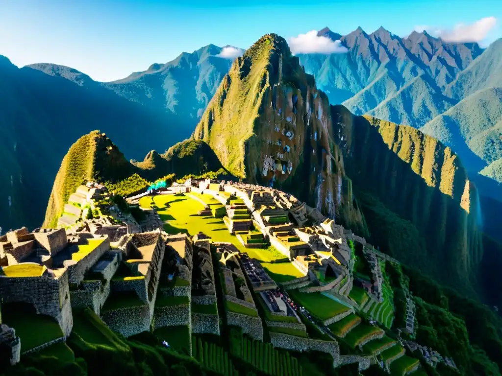 Arquitectura Inca integrada con naturaleza en Machu Picchu, terrazas iluminadas por el sol en la montaña