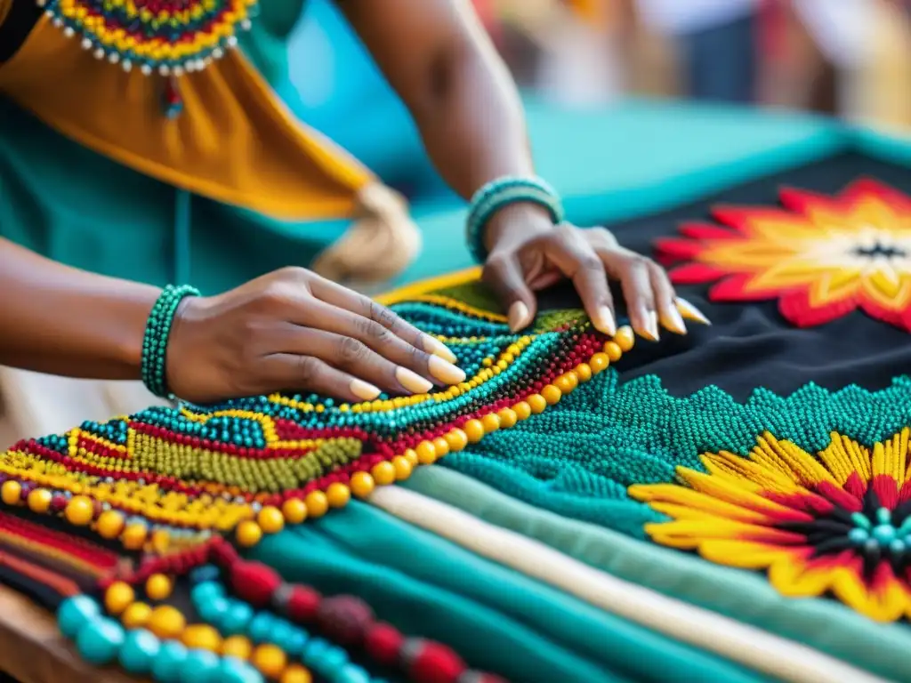 Arte indígena: manos hábiles crean un patrón colorido en tela vibrante, en mercado artesanal