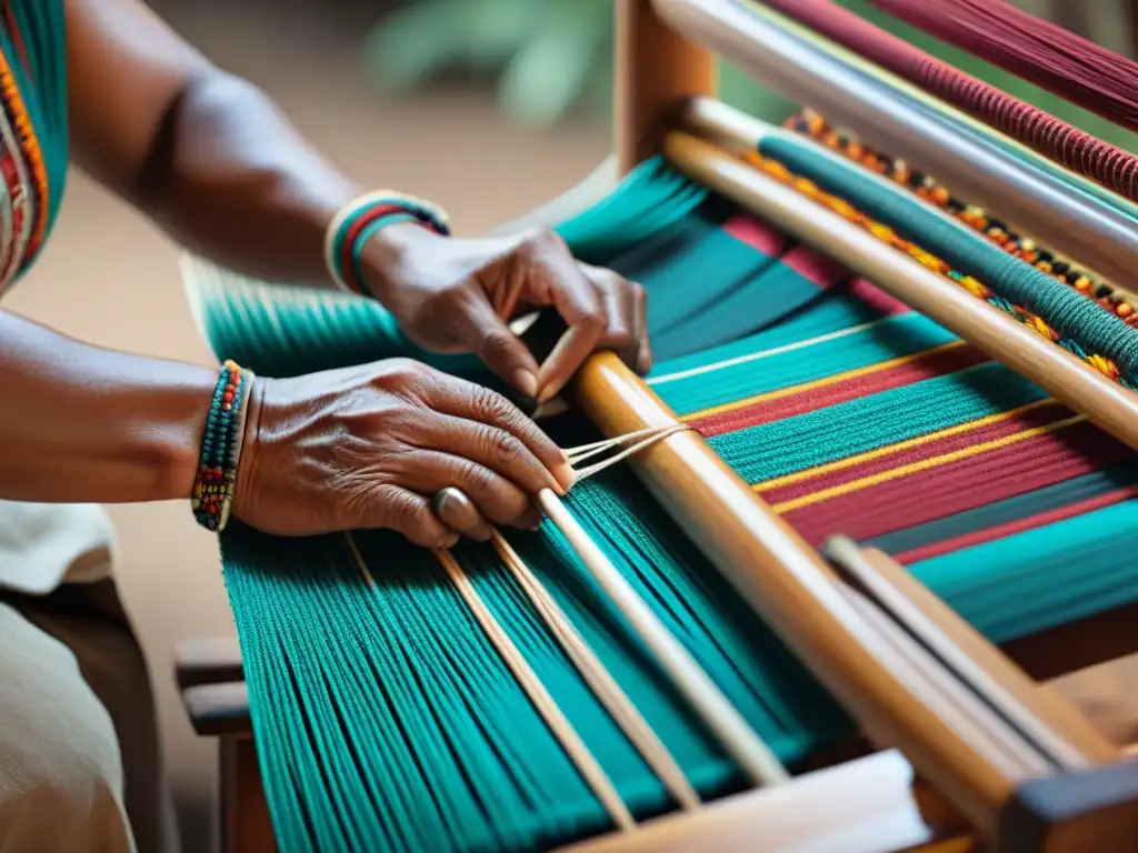 Un artesano indígena teje con destreza un patrón tradicional en un telar de madera, mostrando la rica historia y cultura del tejido indígena