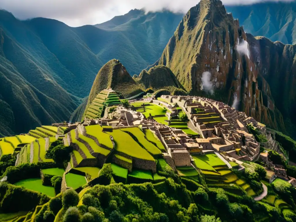 Red de caminos incas sobre terreno andino, resaltando urbanismo sostenible en armonía con la naturaleza